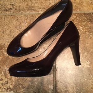 Tahari Carol Pumps Size 9 NWT